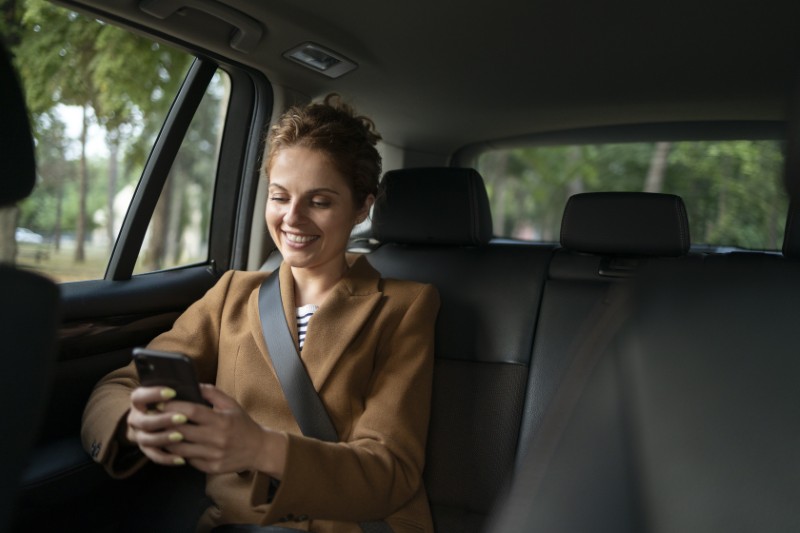 Jak zamówić taksówkę w Chorwacji? Porównanie aplikacji Uber i Bolt.